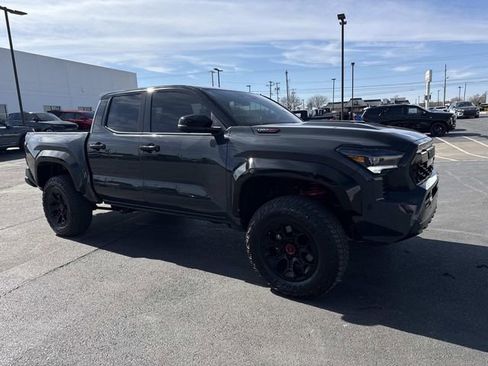Used 2025 Toyota Tacoma TRD Pro AWD/4WD image 6