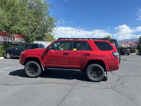 Used 2021 Toyota 4Runner Venture w/ Moonroof Package AWD/4WD image 8
