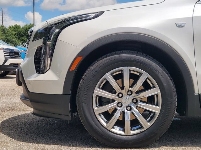 Used 2022 Cadillac XT4 Premium Luxury w/ Cold Weather Package FWD image 9