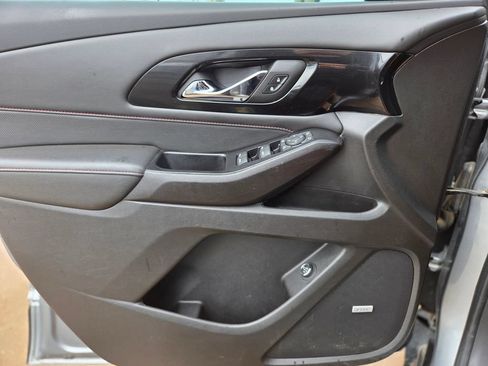 Used 2023 Chevrolet Traverse RS FWD image 29