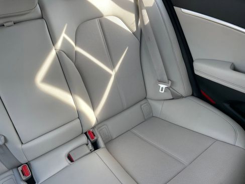 Used 2024 Genesis G70 2.5T image 37