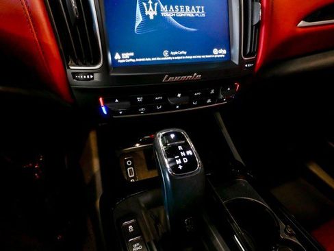 Used 2020 Maserati Levante image 34