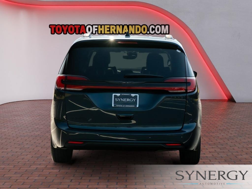 Used 2025 Chrysler Pacifica Limited FWD image 7