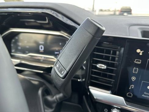 Used 2025 GMC Sierra 1500 SLT image 15