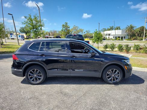 Used 2023 Volkswagen Tiguan SE FWD image 5