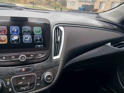 Used 2017 Chevrolet Malibu LT image 18