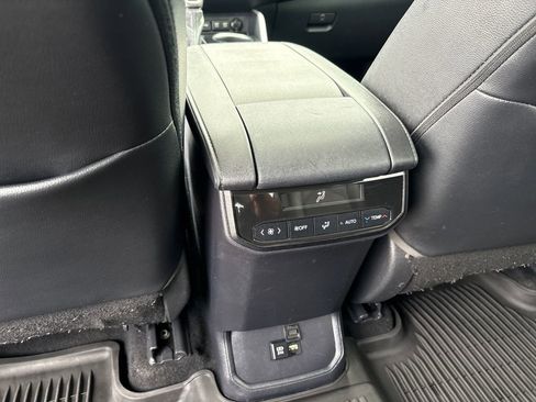 Used 2020 Toyota Highlander XLE AWD/4WD image 36