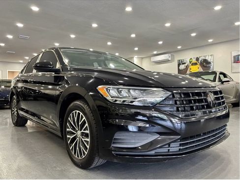 Used 2019 Volkswagen Jetta R-Line FWD image 1