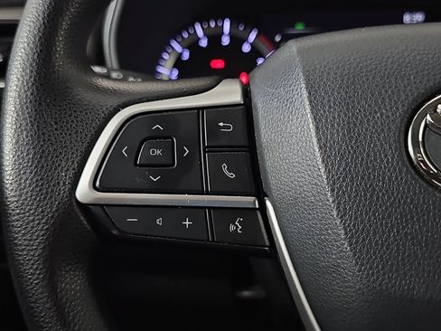 Used 2023 Toyota Highlander L FWD image 16