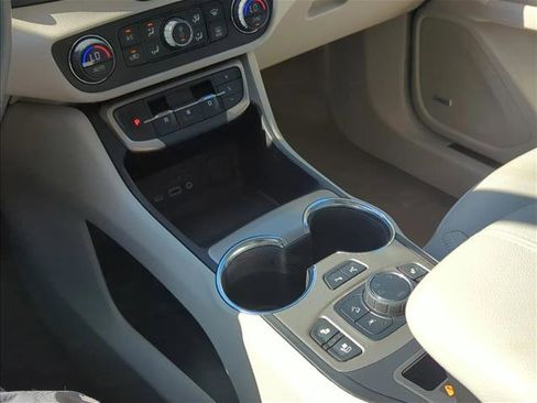 Used 2024 GMC Terrain Denali w/ Denali Premium Package AWD/4WD image 16