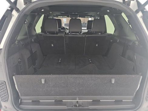 Used 2020 Land Rover Discovery Landmark image 13