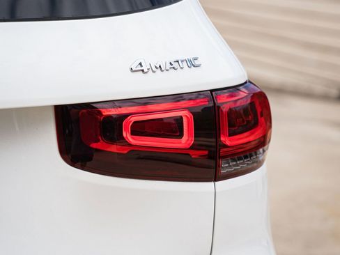 Used 2023 Mercedes-Benz GLB 250 4MATIC image 5