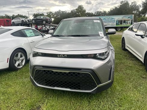 Used 2025 Kia Soul LX FWD image 4