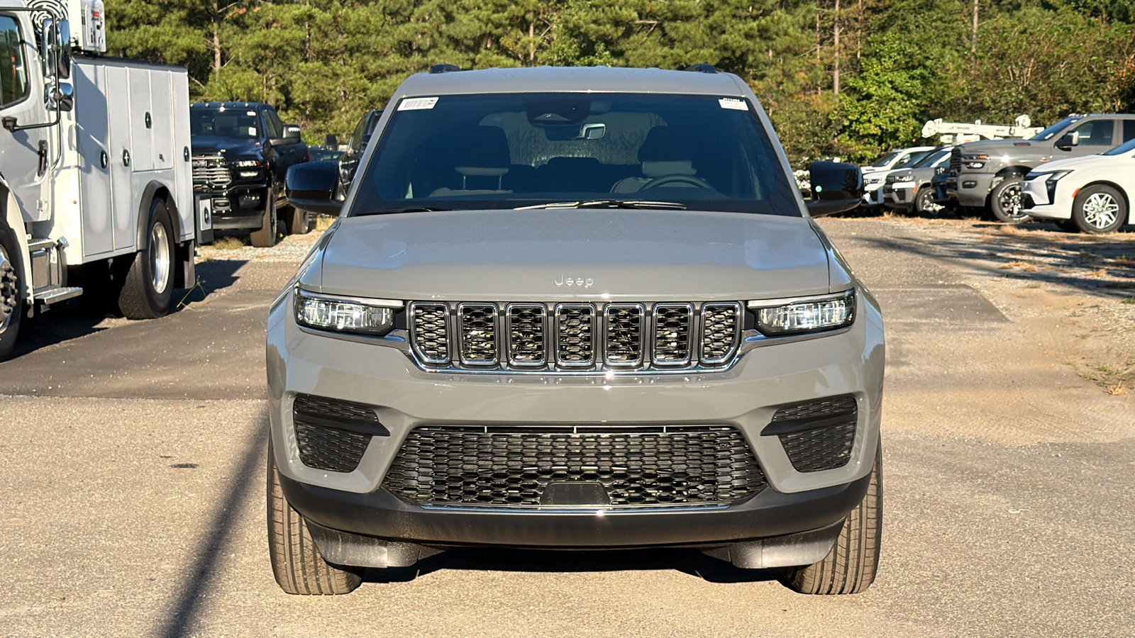 New 2027 Jeep Grand Cherokee Laredo RWD image 3