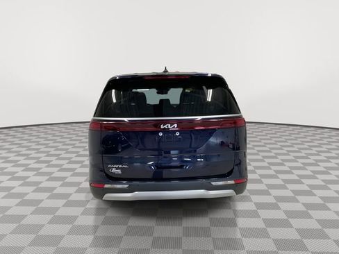 Used 2024 Kia Carnival LX image 9