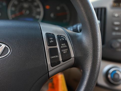 Used 2010 Hyundai Elantra GLS image 26