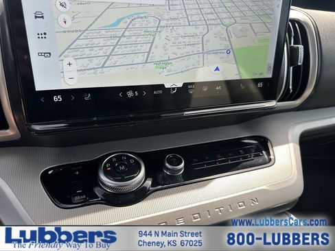 Used 2025 Ford Expedition Active AWD/4WD image 19