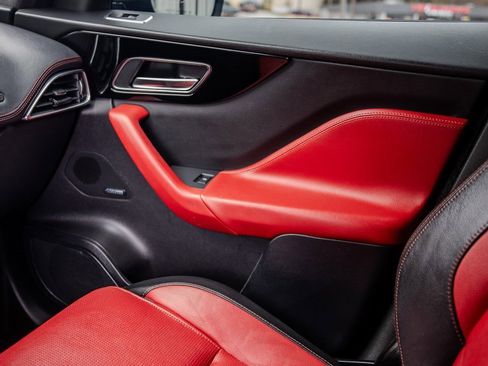 Used 2020 Jaguar F-PACE R-Sport image 12