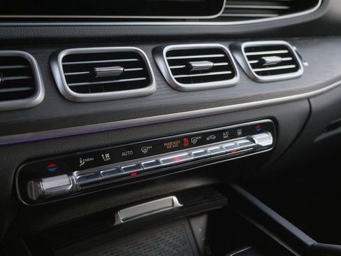 Used 2025 Mercedes-Benz GLE 450e 4MATIC image 27