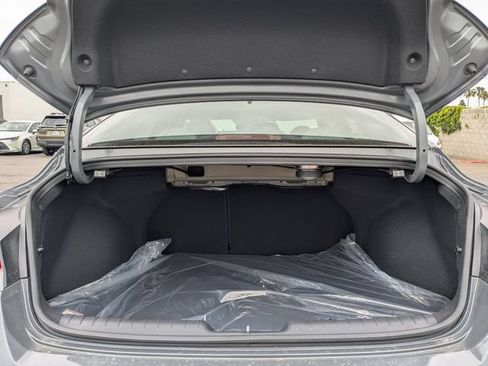 Used 2025 Hyundai Elantra Limited FWD image 23