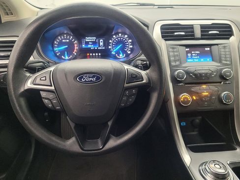 Used 2018 Ford Fusion SE FWD image 22