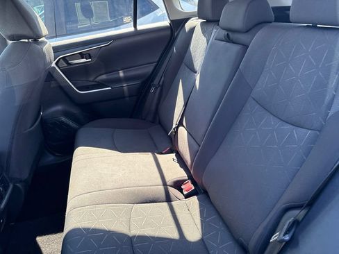 Used 2021 Toyota RAV4 XLE AWD/4WD image 17