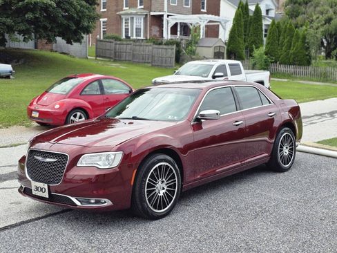 Used 2019 Chrysler 300 Limited AWD/4WD image 9