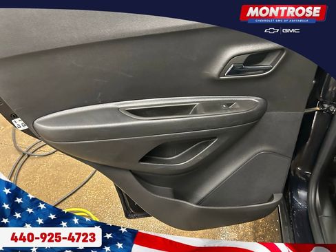 Used 2022 Chevrolet Trax LT w/ LT Convenience Package image 21