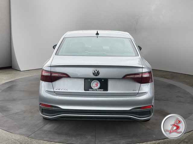 Used 2024 Volkswagen Jetta SE FWD image 6