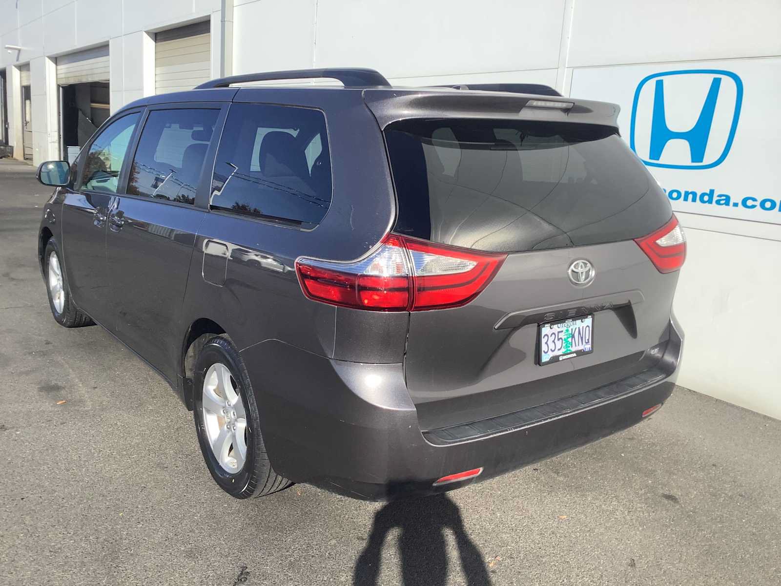 Used 2017 Toyota Sienna LE FWD image 4