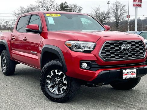 Used 2023 Toyota Tacoma TRD Off-Road image 2