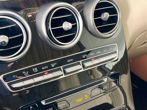 Used 2018 Mercedes-Benz GLC 300 4MATIC image 14