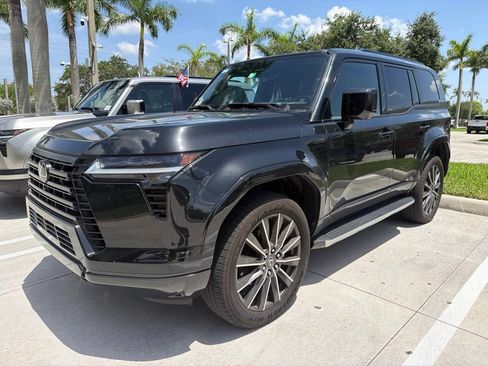 Used 2025 Lexus GX 550 w/ Cold Area Package AWD/4WD image 9