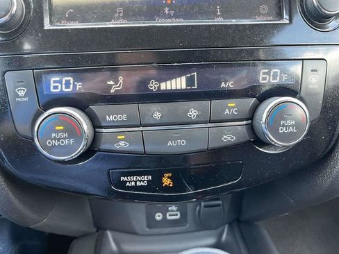 Used 2018 Nissan Rogue SV FWD image 17