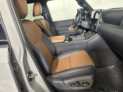 Used 2025 Lexus GX 550 w/ Accessory Package (2T) AWD/4WD image 28