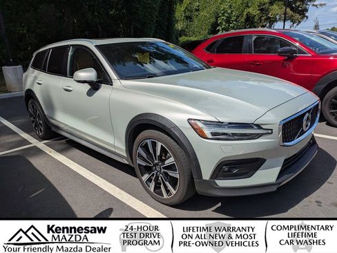 Used 2022 Volvo V60 T5 Cross Country w/ Lounge Package AWD/4WD image 1