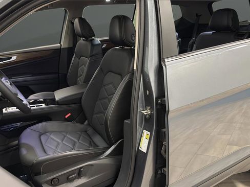 Used 2024 Volkswagen Atlas SE w/ Panoramic Sunroof Package AWD/4WD image 9