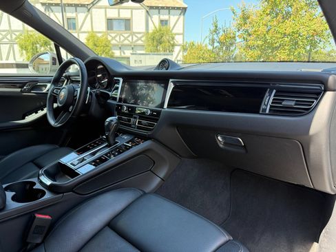 Certified 2023 Porsche Macan Turbo AWD/4WD image 27