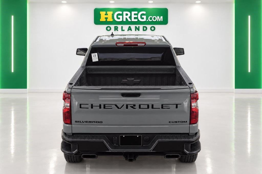 Used 2024 Chevrolet Silverado 1500 Custom Trail Boss w/ Dark Appearance Package AWD/4WD image 8