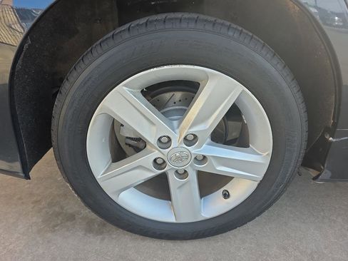 Used 2014 Toyota Camry SE image 28