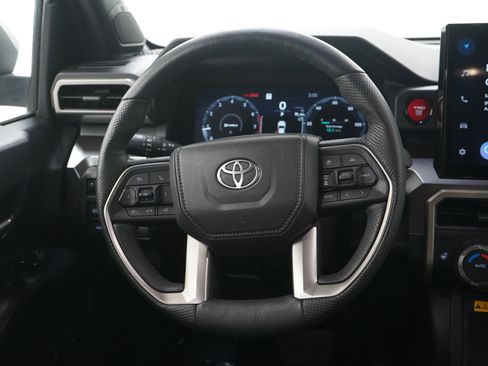 Used 2025 Toyota Tacoma TRD Off-Road w/ TRD Off Road Upgrade Package AWD/4WD image 17