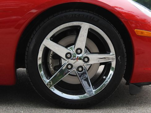 Used 2007 Chevrolet Corvette Coupe w/ Preferred Equipment Group RWD image 23