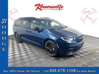 Used 2025 Chrysler Pacifica Limited