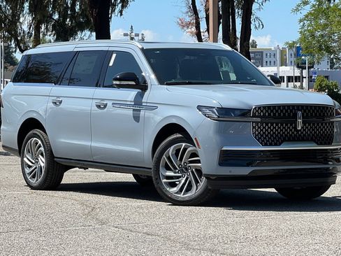 New 2026 Lincoln Navigator L Reserve AWD/4WD image 2