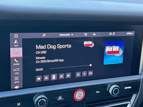 Certified 2025 Porsche Macan image 20