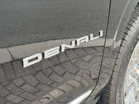 Used 2025 GMC Yukon XL Denali AWD/4WD image 18
