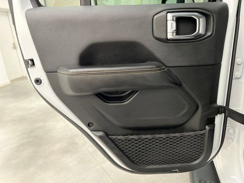 Used 2024 Jeep Wrangler Unlimited Sahara AWD/4WD image 19