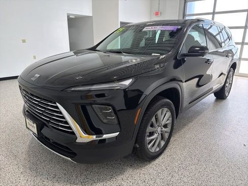 Used 2025 Buick Enclave Preferred image 7