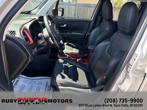 Used 2018 Jeep Renegade Trailhawk AWD/4WD image 11