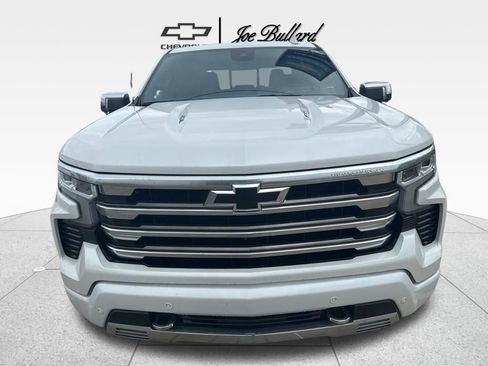 Used 2024 Chevrolet Silverado 1500 High Country w/ Technology Package AWD/4WD image 3